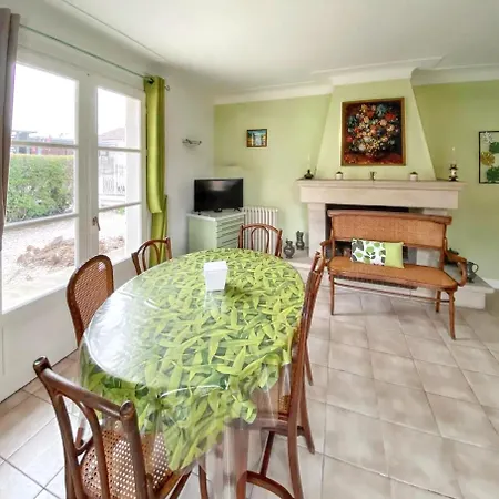 Maison Confortable Avec Piscine Pres De La Ville-dieu