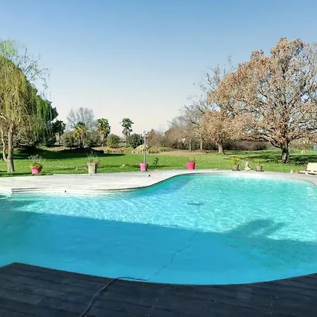 Casa vacanze Maison Confortable Avec Piscine Près De La Ville-dieu La Ville-Dieu-du-Temple